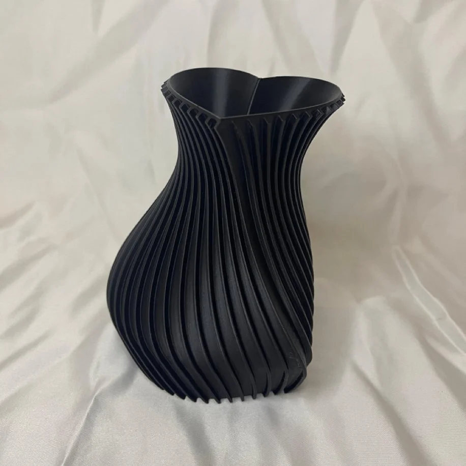 Noir Twist - Kalp Formlu Vazo